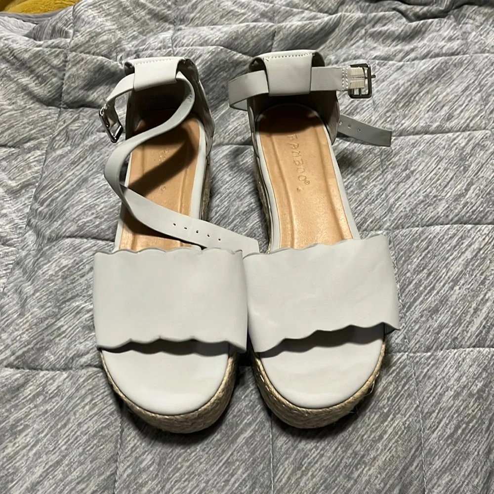 Sandals - Picture 1 of 4